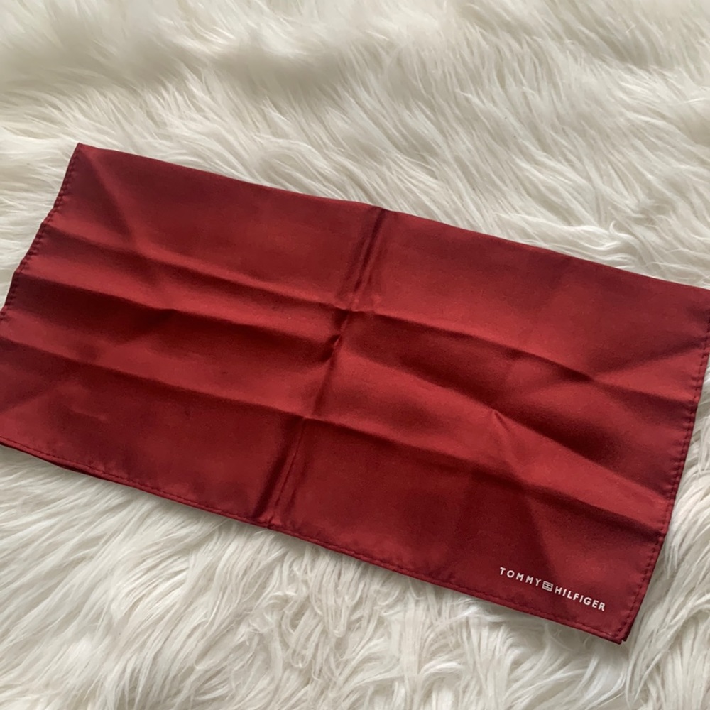 TOMMY HILFIGER 100% Silk Pocket Square